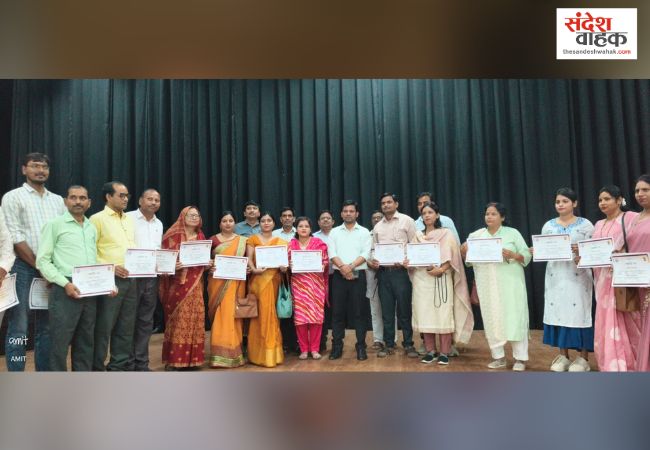 Siddharthnagar News: 'निपुण सम्मान समारोह' में गूंजा गुरुओं का सम्मान, 533 विद्यालयों को मिला प्रमाण पत्र