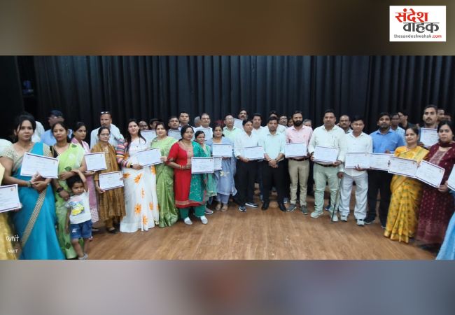 Siddharthnagar News: 'निपुण सम्मान समारोह' में गूंजा गुरुओं का सम्मान, 533 विद्यालयों को मिला प्रमाण पत्र