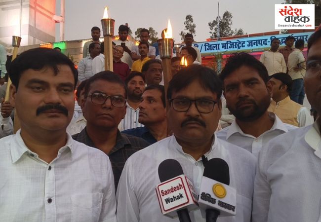 Siddharthnagar News: टीईटी अनिवार्यता के खिलाफ शिक्षकों का 'मशाल जुलूस',