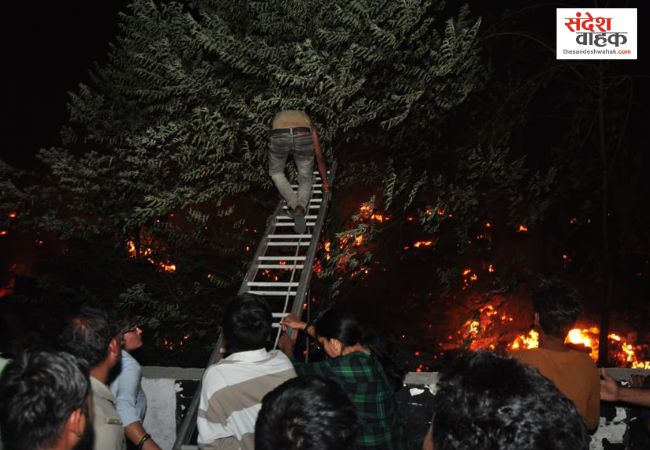 लखनऊ अग्निकांड का तांडव, आधा दर्जन बच्चे अभी भी लापता, सीएम योगी ने दिए निर्देश