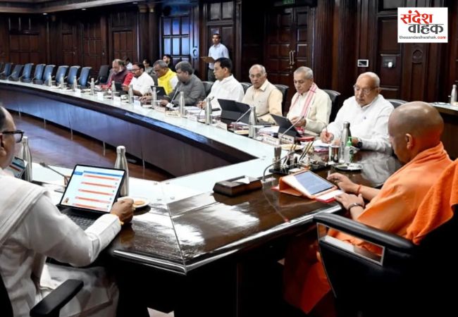 योगी कैबिनेट के बड़े फैसले: शिक्षामित्रों का मानदेय 10 से बढ़ाकर 18 हजार, 25 लाख युवाओं को मिलेंगे टैबलेट-लैपटॉप