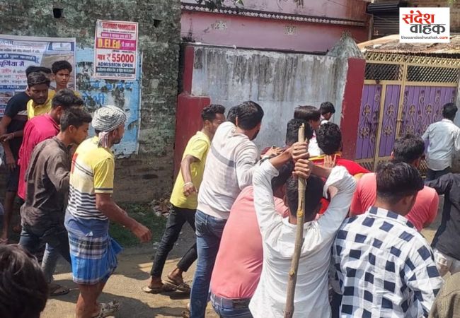 अररिया में बीच सड़क पिकअप ड्राइवर का सिर कलम, फिर भीड़ ने हत्यारे को पीट-पीटकर मार डाला