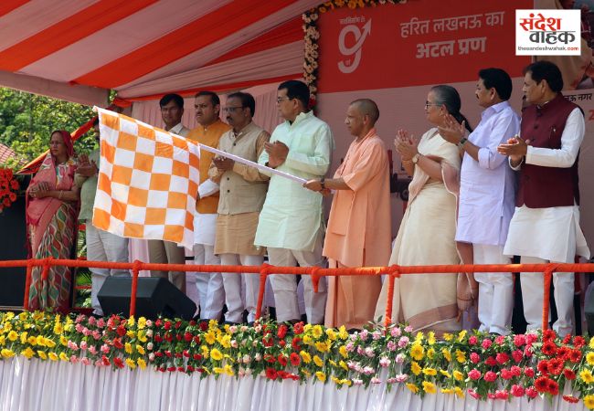जनता ने राजनीतिक कचरा हटाया तो 9 वर्षों में स्वच्छ हुआ उत्तर प्रदेश, सीएम योगी ने दी 250 ई-वाहनों की सौगात