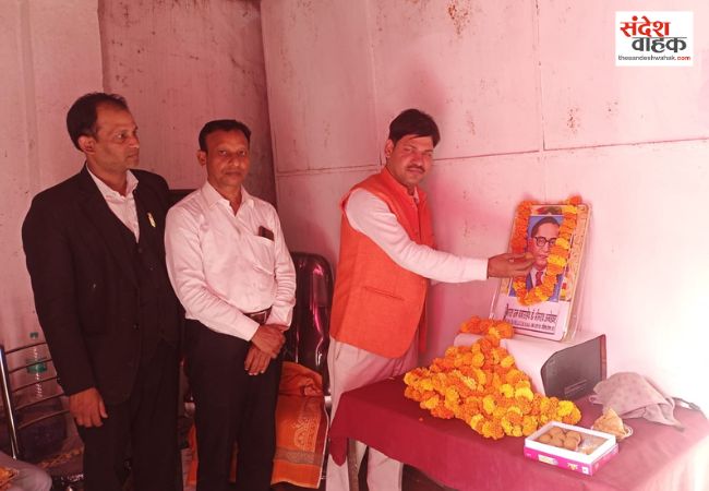 Lucknow News: जेपी वाहिनी ने मनाई अंबेडकर जयंती की पूर्व संध्या, अधिवक्ताओं ने लिया सामाजिक समरसता का संकल्प