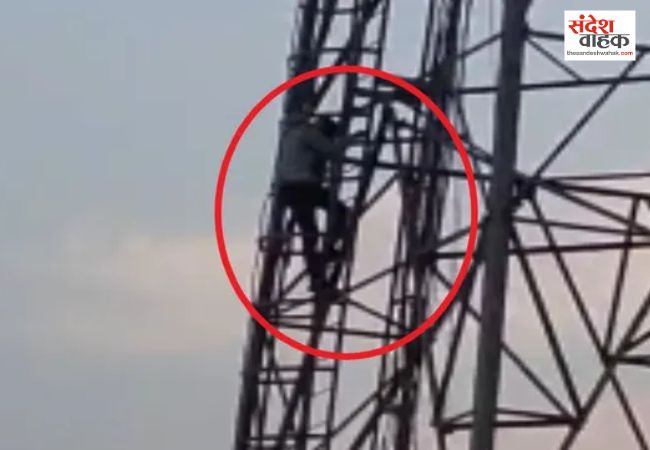 छत्तीसगढ़ से गाजीपुर पहुंचा सिरफिरा आशिक, टावर पर चढ़कर किया हंगामा