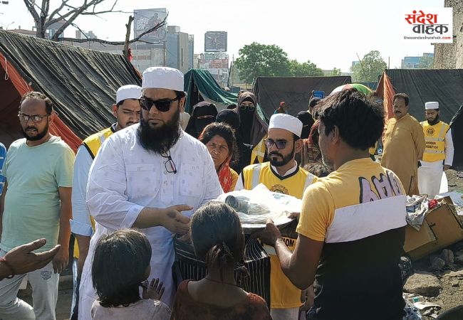रहमान फाउंडेशन की महिला विंग ने संभाली कमान, विकास नगर अग्निकांड के जरूरतमंदों में बांटे बर्तन और स्वच्छता किट