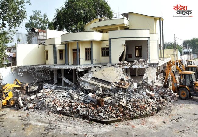 Prayagraj News: अतीक अहमद का किला बना कूड़े का ढेर, गंदगी के ढेर में चकिया दफ्तर