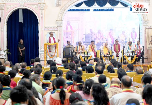 राज्यपाल आनंदीबेन पटेल ने दिया विश्व शांति का संदेश, बोलीं- विज्ञान और अध्यात्म का संतुलन जरूरी