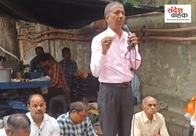 'इतनी शक्ति हमें देना दाता...’ बिजली मुख्यालय पर संविदा कर्मियों ने हाथ जोड़कर मांगा अपना हक