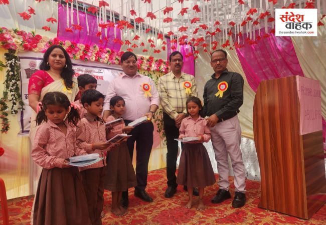 कैसरगंज: 'स्कूल चलो अभियान' के तहत अबुल्लापुर में उमड़ा जनसैलाब, मेधावी छात्र हुए सम्मानित