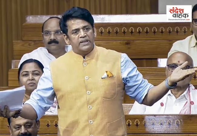 ‘विपक्षी नेताओं को भी अपनी पत्नियों के पैर छूने चाहिए’, संसद में रवि किशन की बात सुनकर लगे ठहाके