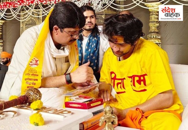 'बलिदान के लिए तैयार रहें', बाबा बागेश्वर के मंच से राजा भैया ने विरोधियों को दी चेतावनी