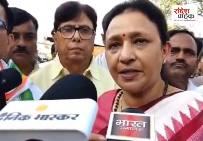 लखनऊ अग्निकांड: पीड़ितों के बीच पहुंचीं कांग्रेस विधायक आराधना मिश्रा, 1 लाख की मदद का ऐलान