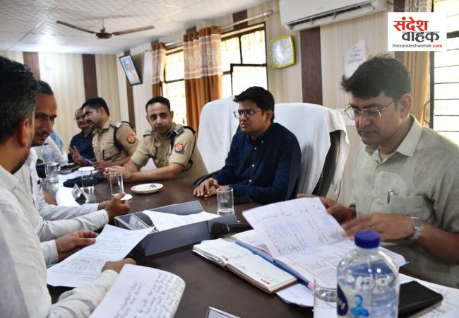 Siddharthnagar News: डीएम की दोटूक- भूमि विवादों के लिए मौके पर जाएं लेखपाल, लापरवाही पर होगी कार्रवाई