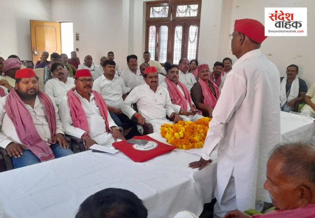 Mirzapur News: सपा ने तय की 2027 की रणनीति, जिलाध्यक्ष बोले- बूथ-बूथ तक पहुंचेगा पीडीए का संदेश