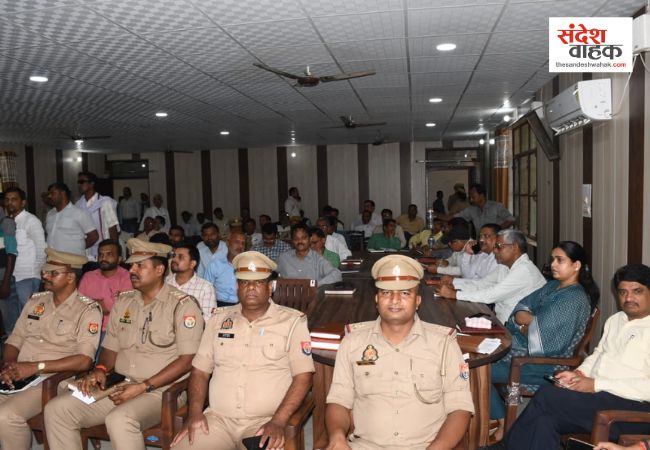 Siddharthnagar News: डीएम की दोटूक- भूमि विवादों के लिए मौके पर जाएं लेखपाल, लापरवाही पर होगी कार्रवाई