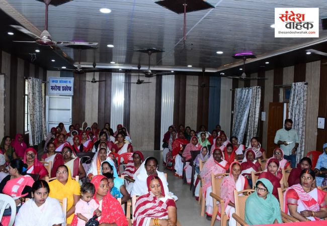 Siddharthnagar News: जिलाधिकारी शिवशरणप्पा जी.एन. बोले- स्वास्थ्य व्यवस्था की रीढ़ हैं आशा कार्यकर्ता