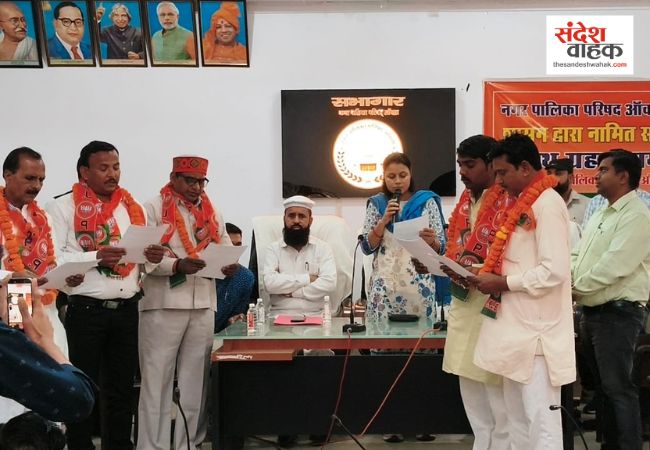 आंवला नगर पालिका: 5 मनोनीत सभासदों ने ली पद और गोपनीयता की शपथ