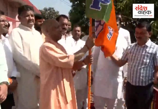 जनता दर्शन में सीएम योगी ने अफसरों को चेताया, बोले- जनता की संतुष्टि ही आपकी सफलता