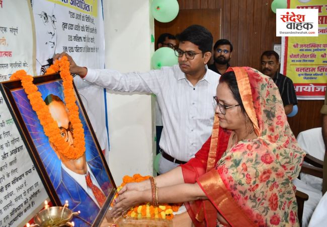 Siddharthnagar News: अंबेडकर जयंती पर DM बोले- शिक्षा को हथियार बनाकर बदली देश की तकदीर