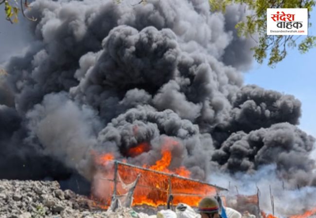 लखनऊ के बाद गाजियाबाद में आग से हाहाकार, कनवानी में 500 झुग्गियां जलकर हुई खाक