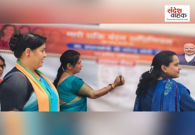 Siddharthnagar News: 'नारी शक्ति बंधन अभियान' के तहत निकली स्कूटी रैली