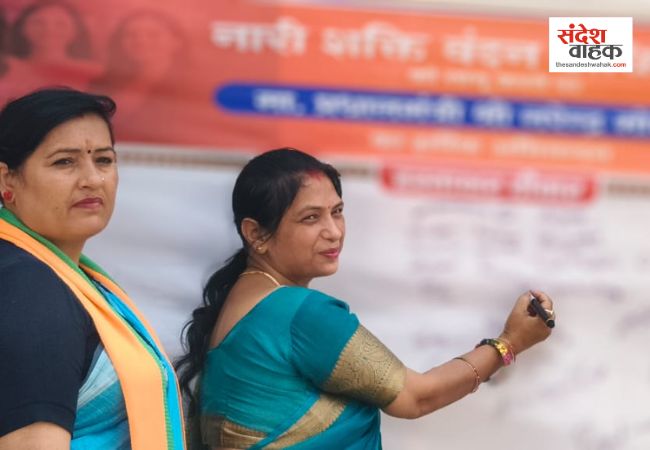 Siddharthnagar News: 'नारी शक्ति बंधन अभियान' के तहत निकली स्कूटी रैली