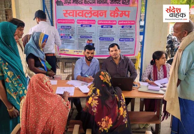Bareilly News: मझगवां में महिला कल्याण योजनाओं का महाकुंभ, ब्लॉक प्रमुख की अध्यक्षता में लगा कैंप