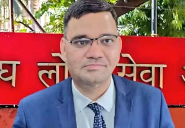 व्यवस्था से हार या सिद्धांतों की जीत? IAS रिंकू सिंह राही का इस्तीफा, बोले- इस तंत्र में टिकना असंभव