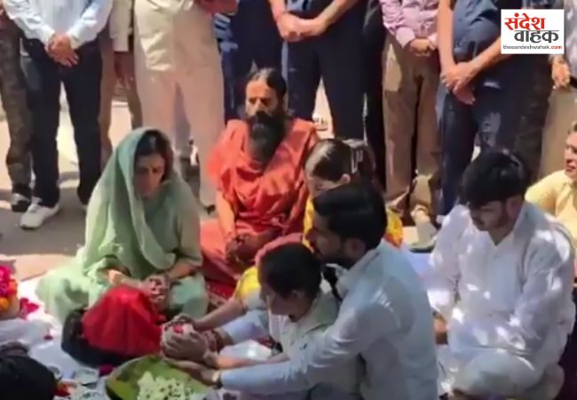 प्रतीक यादव की अस्थियां गंगा में विसर्जित, बाबा रामदेव भी रहे मौजूद