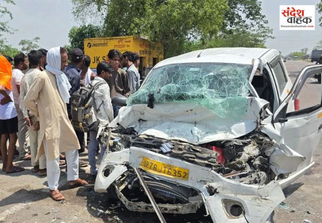 सड़क दुर्घटना में बागेश्वर धाम से लौट रहे कार सवार 4 लोगों की मौत