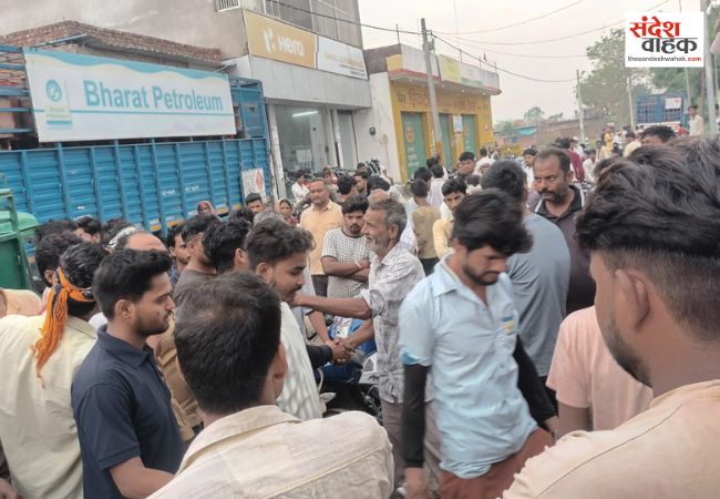 विशारतगंज में गैस एजेंसी पर उपभोक्ताओं का फूटा गुस्सा, चहेतों को पहले सिलेंडर देने का आरोप