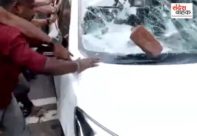 पूर्व सीएम पिनराई विजयन के ठिकानों पर ED के छापे, भड़के समर्थकों ने गाड़ियाँ तोड़ीं