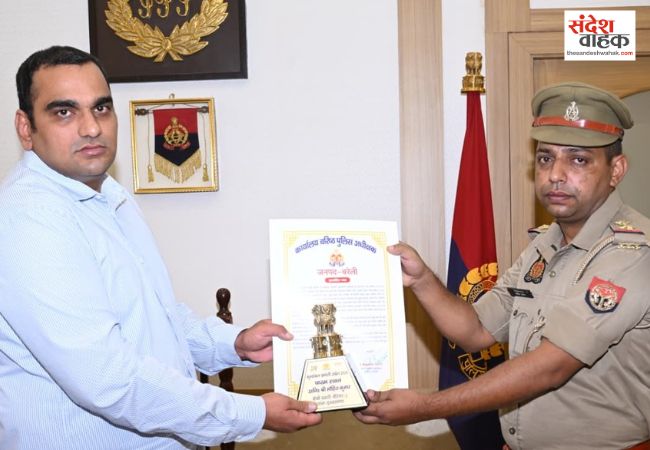 SSP बरेली अनुराग आर्य ने 10 टॉप चौकी प्रभारियों को नकद इनाम देकर किया सम्मानित
