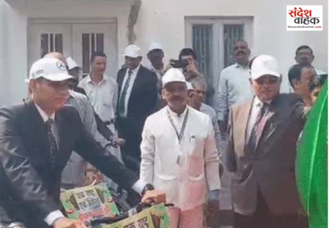 लखनऊ के 70 न्यायिक अधिकारी साइकिल से पहुंचे कोर्ट