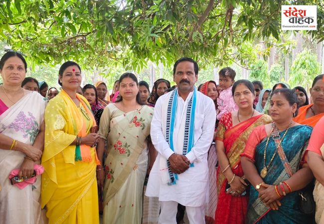 पीएम मोदी पर विवादास्पद टिप्पणी के विरोध में भाजपा महिला मोर्चा ने कलेक्ट्रेट में किया प्रदर्शन