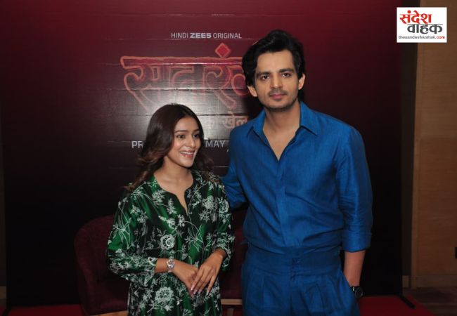 बदले और सत्ता के खेल की कहानी बयां करेगी वेब सीरीज सतरंगी, प्रमोशन के लिए लखनऊ पहुंचे अंशुमान और महवश