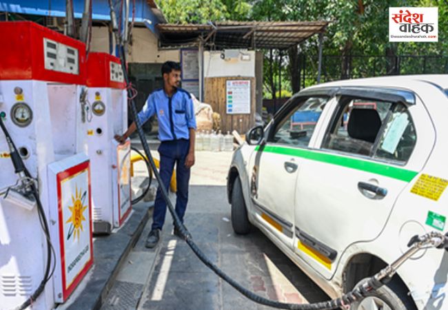 दिल्ली में 2 महंगी हुई CNG, पेट्रोल 102 और डीजल 95 रुपये के पार