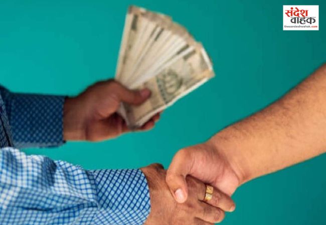 एंटी करप्शन टीम ने मिश्रिख तहसील के पेशकार समेत दो को रिश्वत लेते दबोचा