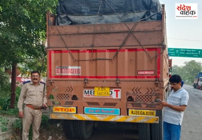 ओवरलोडिंग में फंसे 2 ट्रेलर और 1 ट्रक, ड्राइवरों के लाइसेंस होंगे सस्पेंड