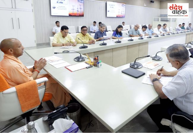 उत्तर प्रदेश में भीषण गर्मी के बीच 24 घंटे निर्बाध बिजली के निर्देश, सीएम योगी ने की हाई-लेवल समीक्षा