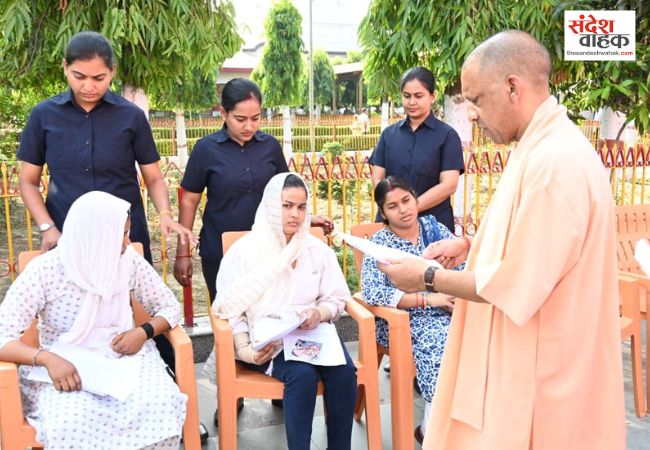 सबकी समस्या का निराकरण सरकार की प्रतिबद्धता: सीएम योगी