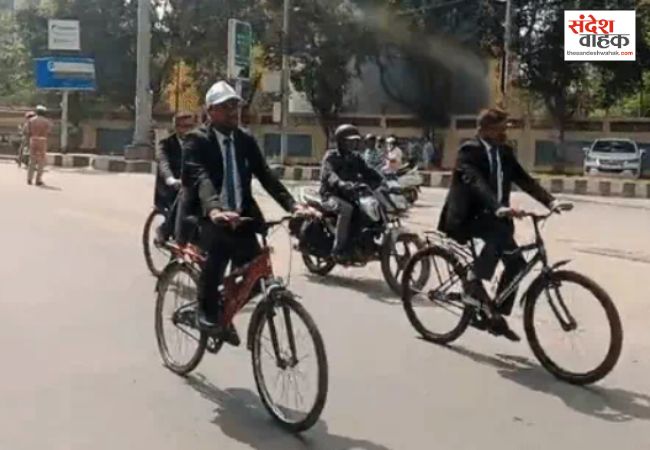 लखनऊ के 70 न्यायिक अधिकारी साइकिल से पहुंचे कोर्ट