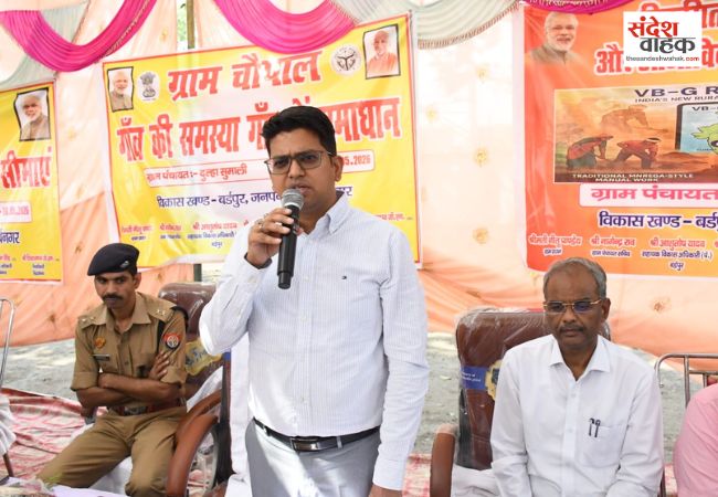 गांव की समस्या, गांव में समाधान, दुल्हा सुमाली में डीएम की ग्राम चौपाल