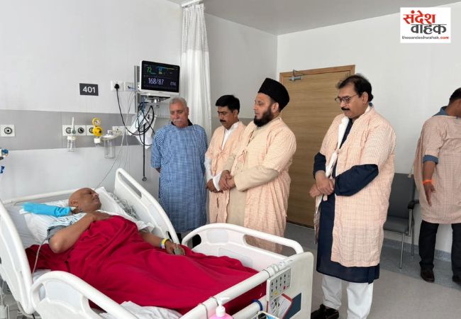 मेदांता अस्पताल पहुंचे मौलाना खालिद रशीद, कांग्रेस प्रदेश अध्यक्ष अजय राय का जाना हाल