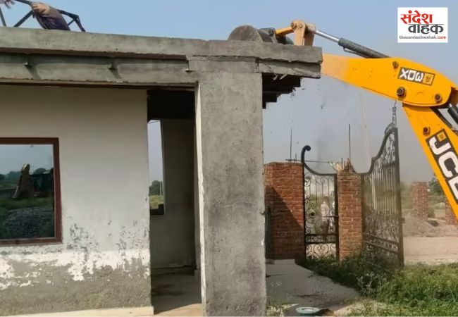 भू-माफियाओं के अतिक्रमण पर चला बुलडोजर, 40 करोड़ की सरकारी जमीन कराया गया मुक्त