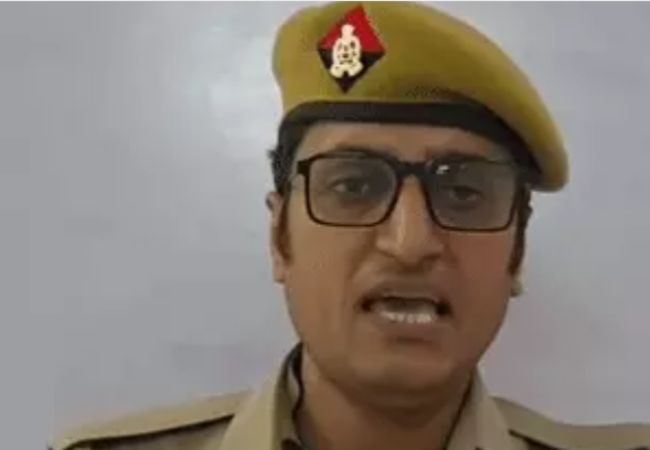 सिपाही ने वीडियो जारी कर सीएम योगी से पूछा, क्या मैं आतंकवादी हूँ…