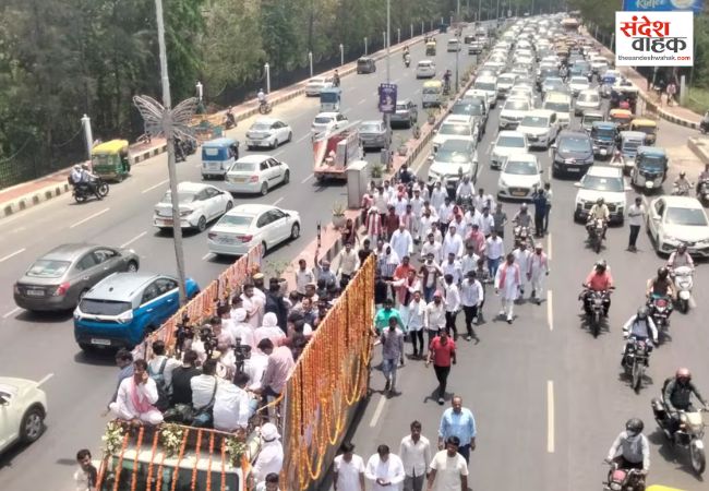 प्रतीक यादव का भैंसाकुंड में हुआ अंतिम संस्कार, सपा और बीजेपी के दिग्गजों ने दी श्रद्धांजलि