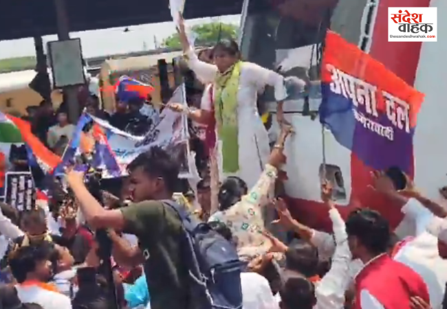 लखनऊ में पल्लवी पटेल का रेल रोको आंदोलन, समर्थकों के साथ रेलवे इंजन पर चढ़ीं विधायक