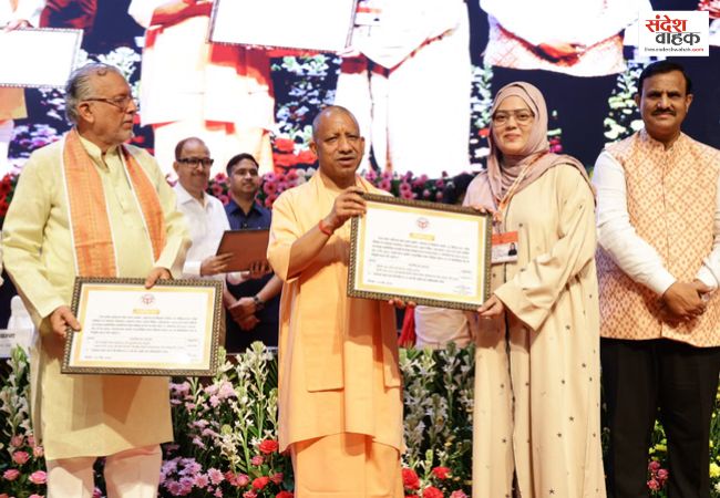Lucknow News: लोकभवन में सीएम योगी ने लेखा परीक्षकों को बांटे नियुक्ति पत्र, विपक्ष पर साधा निशाना